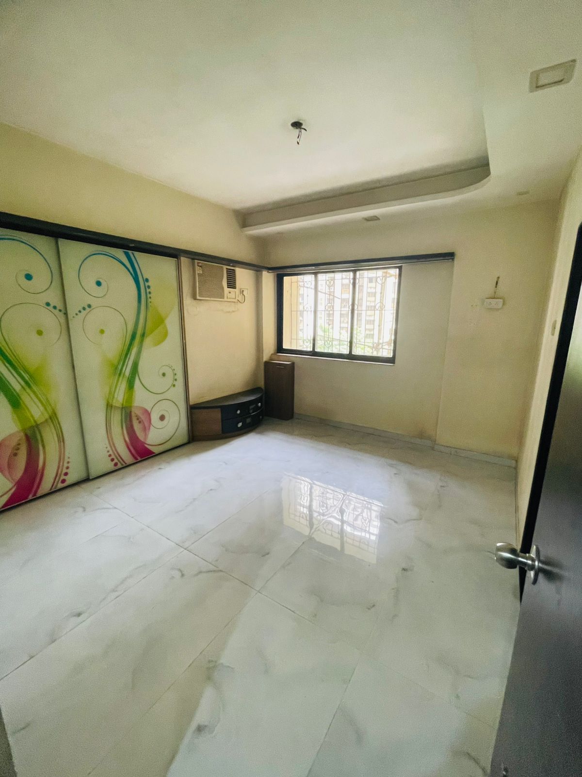 2 BHK Apartment For Rent in Hiranandani Meadows
