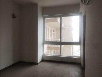 Room in 4 BHK Apartment at Indiabulls Enigma, Sector 110 – for Rent
