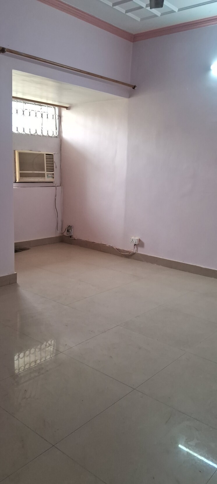 Room, sarita-vihar-pocket-g-rwa 2.5 Bedroom 1000 Sq.Ft. Apartment In Sarita Vihar Delhi 8761936