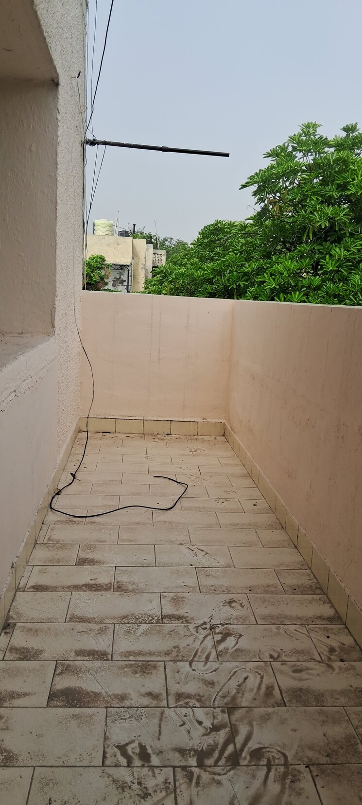 Balcony, sarita-vihar-pocket-g-rwa 2.5 Bedroom 1000 Sq.Ft. Apartment In Sarita Vihar Delhi 8761936