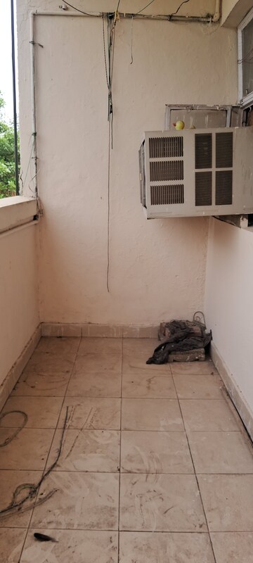 Balcony in 2.5 BHK Apartment at Sarita Vihar Pocket-G RWA, Sarita Vihar – for Rent
