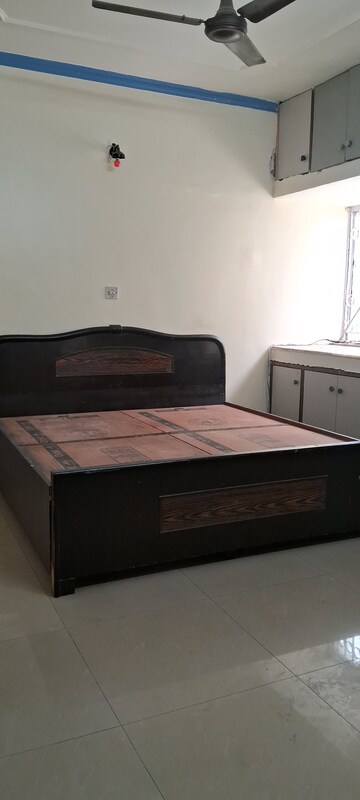 Furnished Amenities in 2.5 BHK Apartment at Sarita Vihar Pocket-G RWA, Sarita Vihar – for Rent