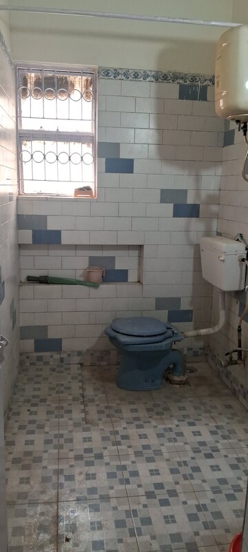Bathroom in 2.5 BHK Apartment at Sarita Vihar Pocket-G RWA, Sarita Vihar – for Rent