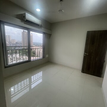 Room in 2 BHK Apartment at Malad East – for Rent