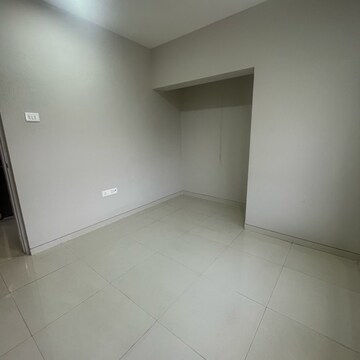 Room in 2 BHK Apartment at Malad East – for Rent