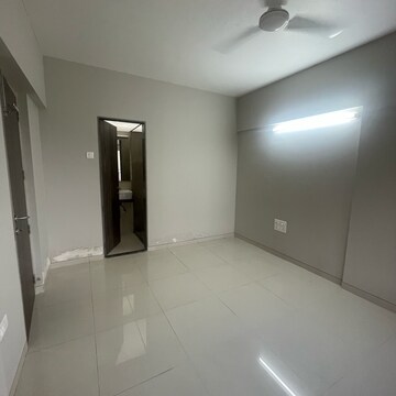 2 BHK Apartment For Rent in Malad East