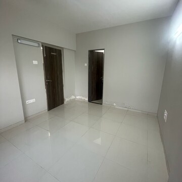 Room in 2 BHK Apartment at Malad East – for Rent