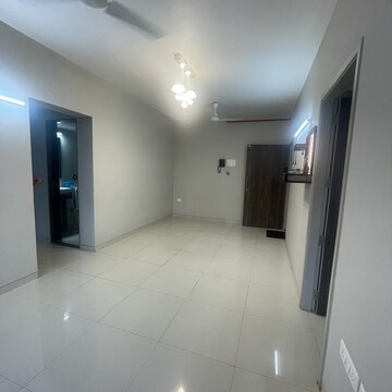 Room in 2 BHK Apartment at Malad East – for Rent