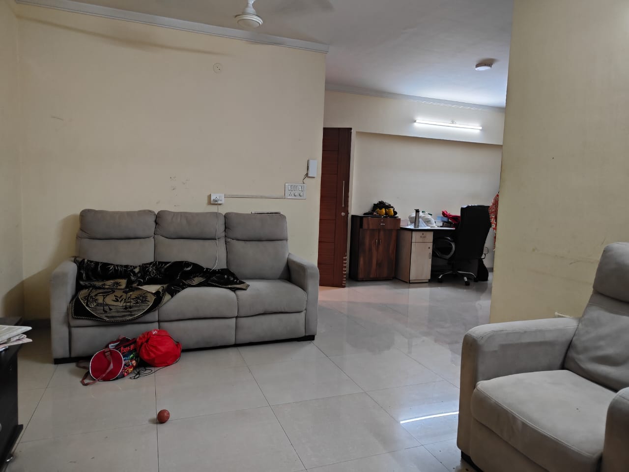 2 BHK + Extra Room Apartment For Rent in Windsor Garden Enclave