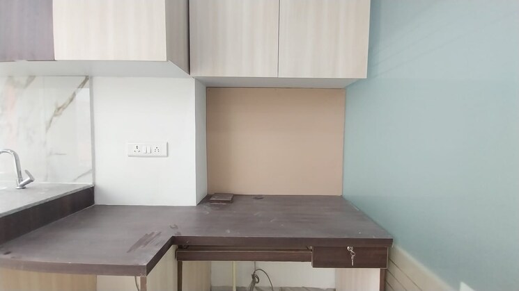 Kitchen, netaji subhash place Commercial Office Space 700 Sq.Ft. In Netaji Subhash Place Delhi 8761972