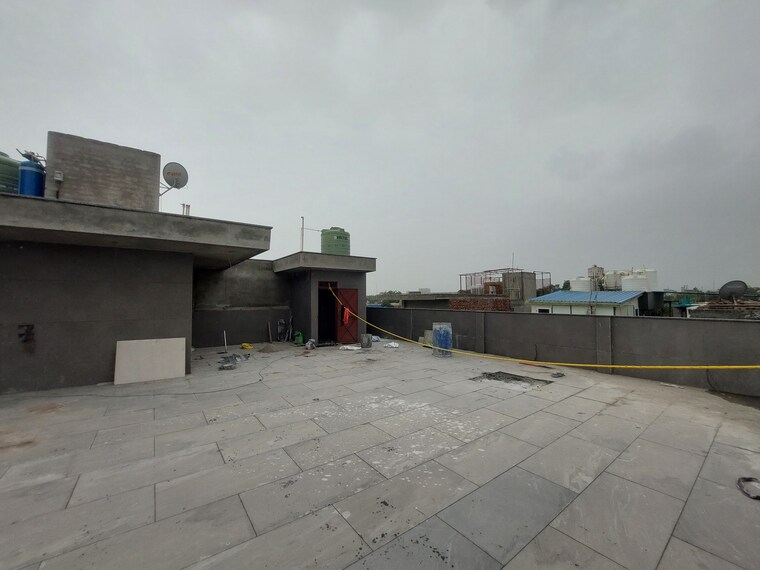 Terrace, model town phase 2 4 Bedroom 450 Sq.Yd. Builder Floor In Model Town Phase 2 Delhi 8761977