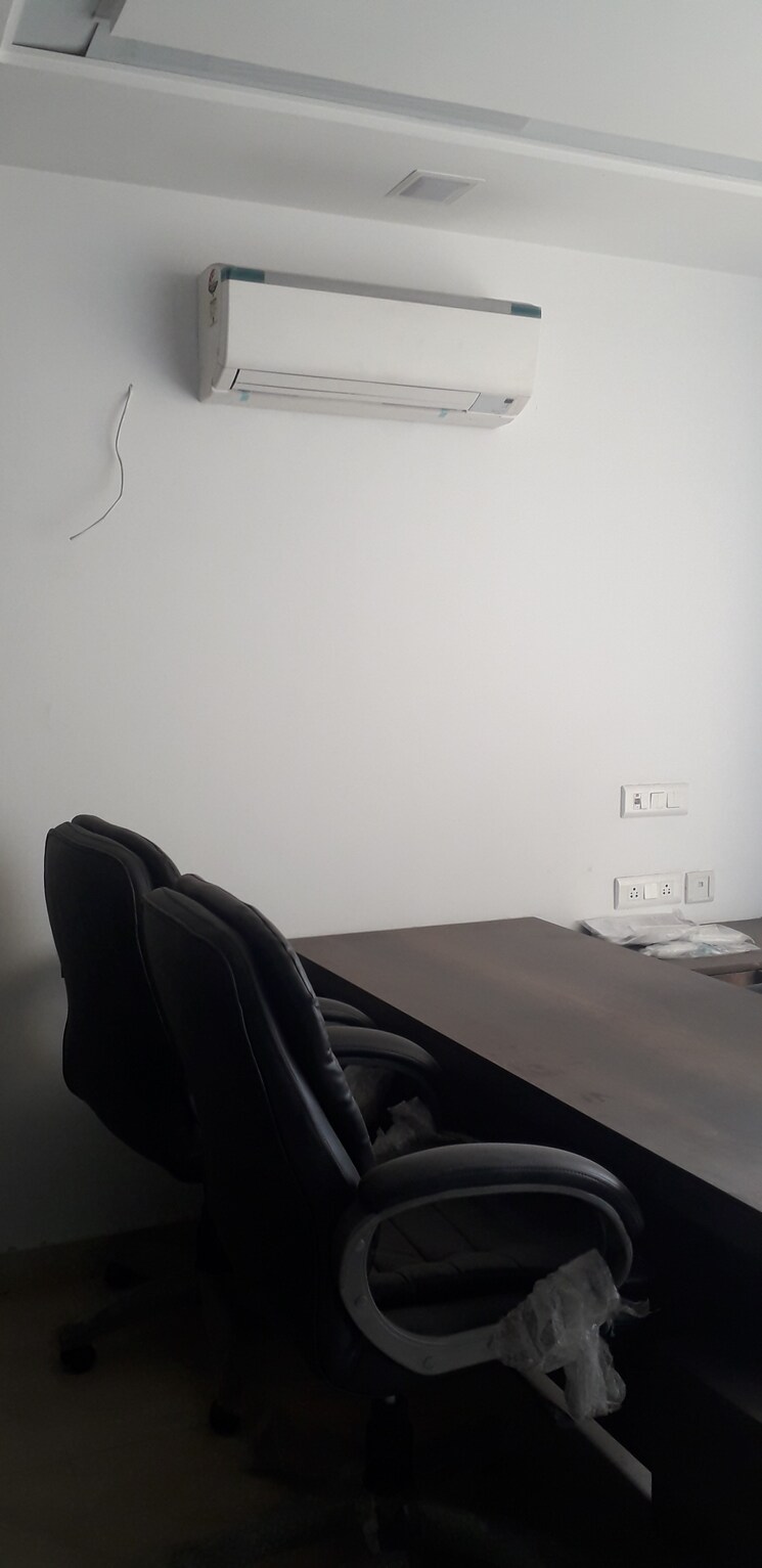 undefined, netaji subhash place Commercial Office Space 550 Sq.Ft. In Netaji Subhash Place Delhi 8761984