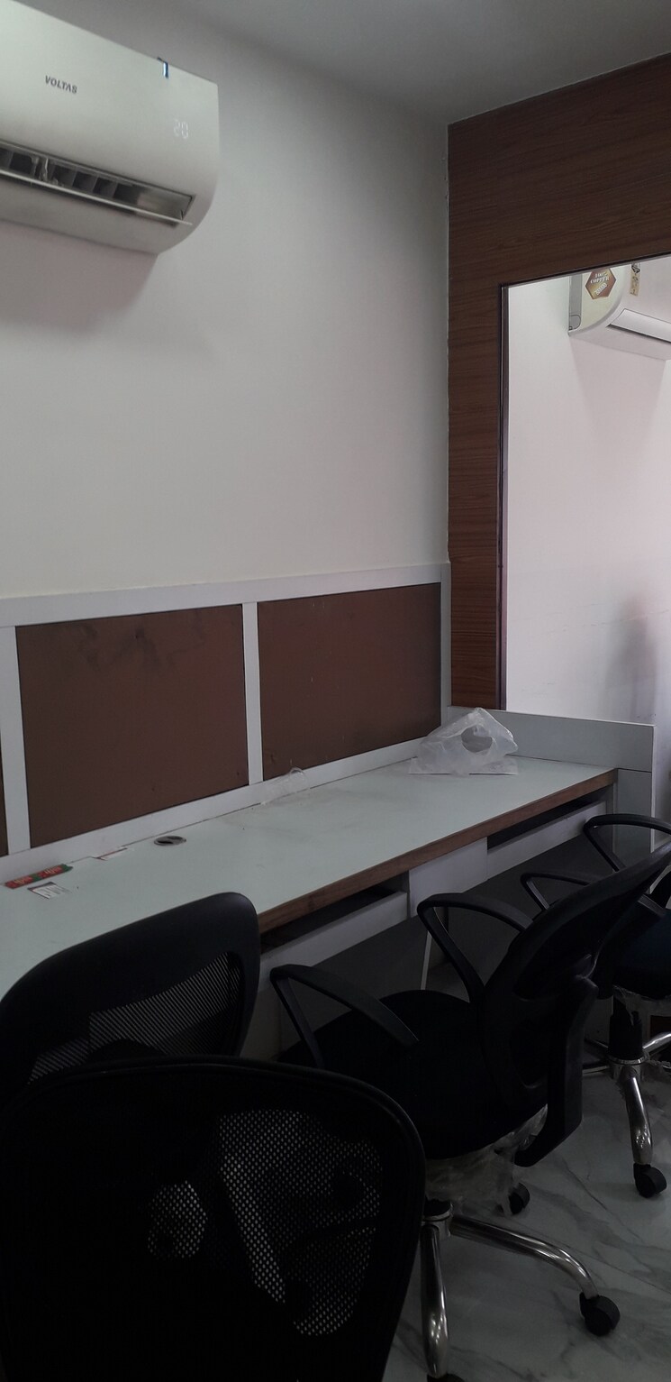 Team Area, netaji subhash place Commercial Office Space 400 Sq.Ft. In Netaji Subhash Place Delhi 8761990