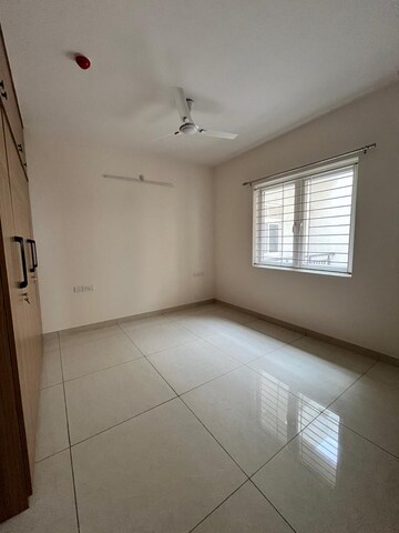 Room in 3 BHK Apartment at SMR Vinay Iconia Hyderabad, Kondapur – for Rent