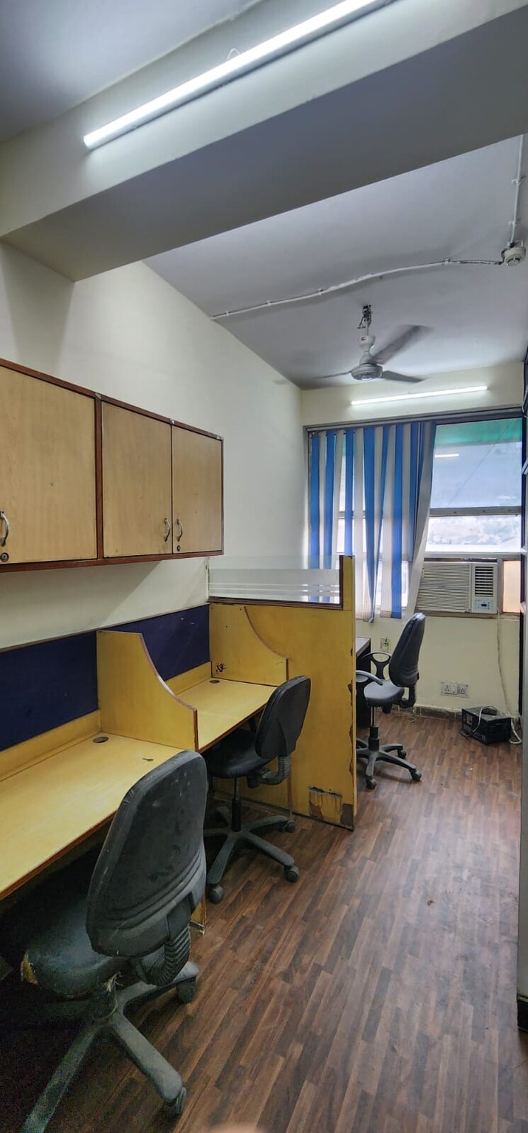 Team Area, east of kailash Commercial Office Space 500 Sq.Ft. In East Of Kailash Delhi 8762005