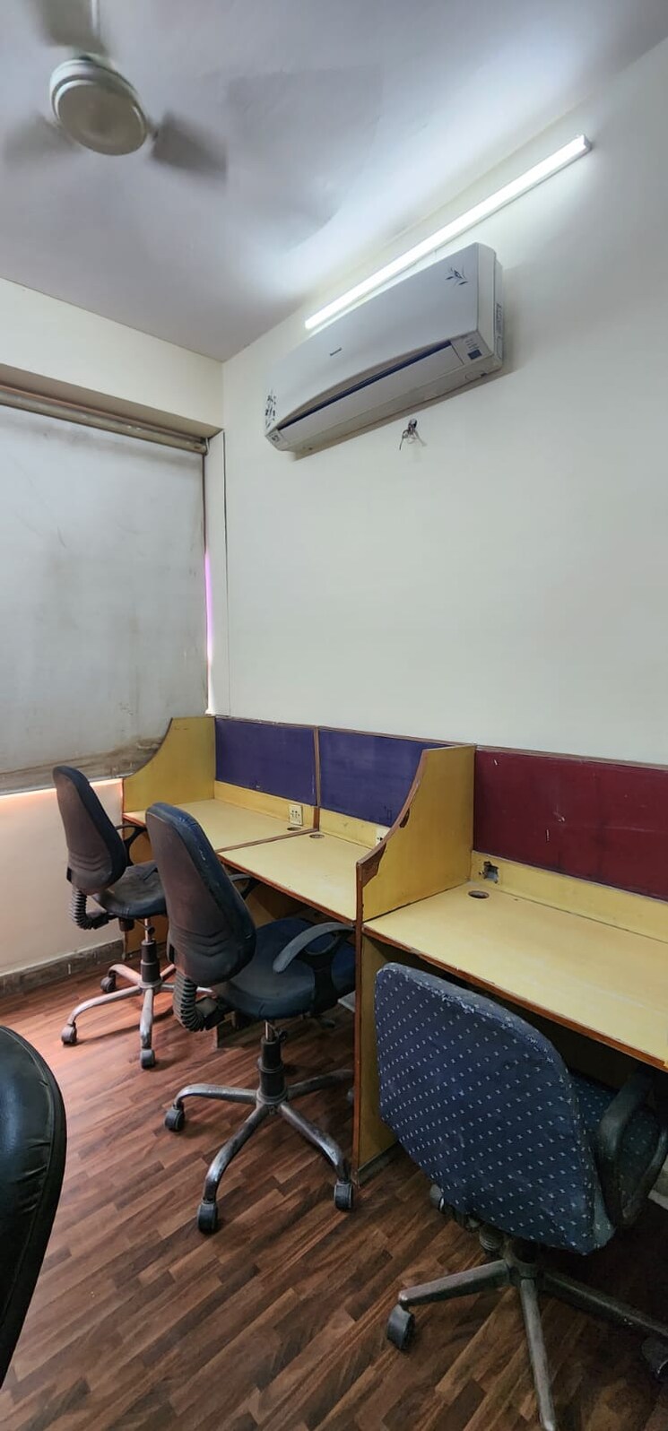 Team Area, east of kailash Commercial Office Space 500 Sq.Ft. In East Of Kailash Delhi 8762005
