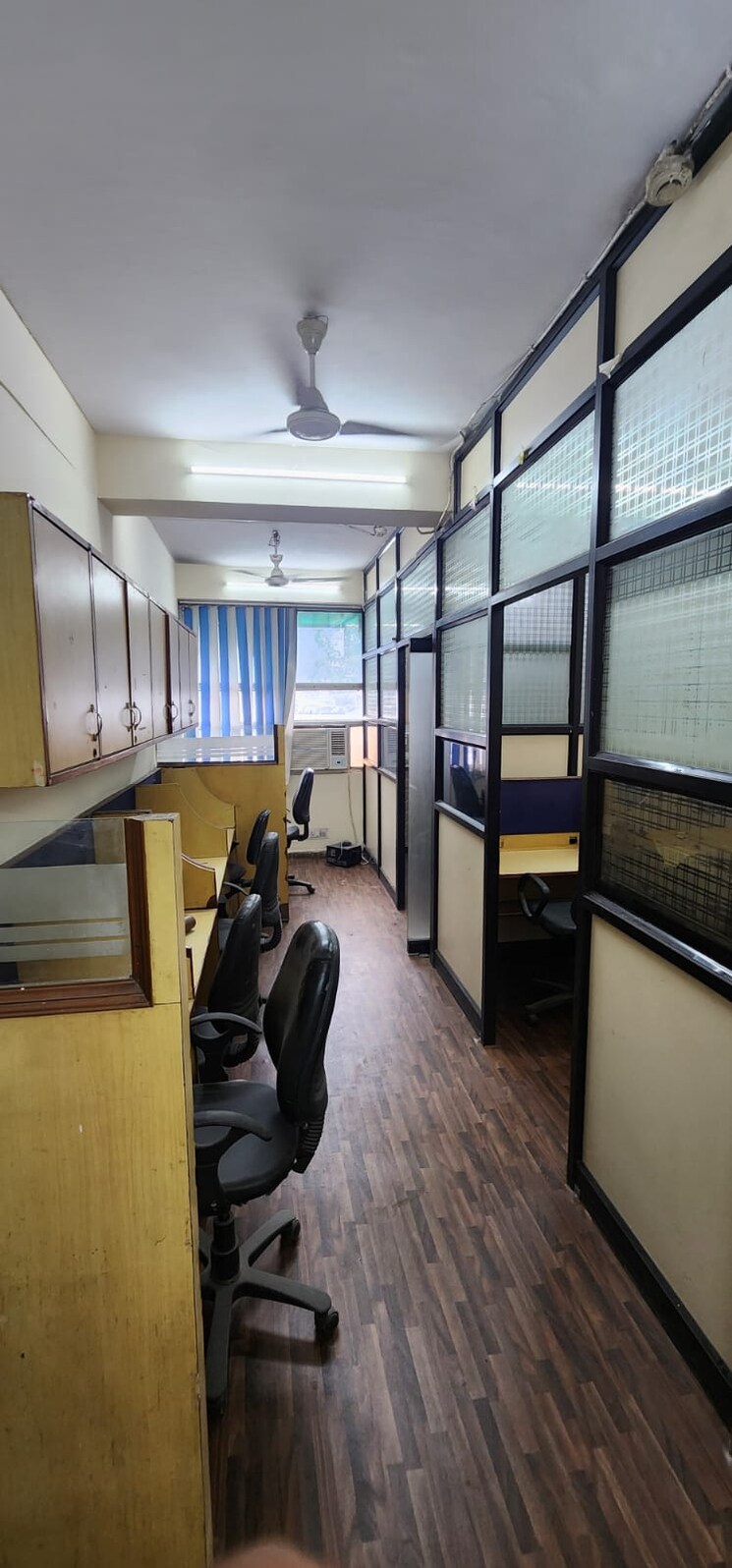  Parking, east of kailash Commercial Office Space 500 Sq.Ft. In East Of Kailash Delhi 8762005
