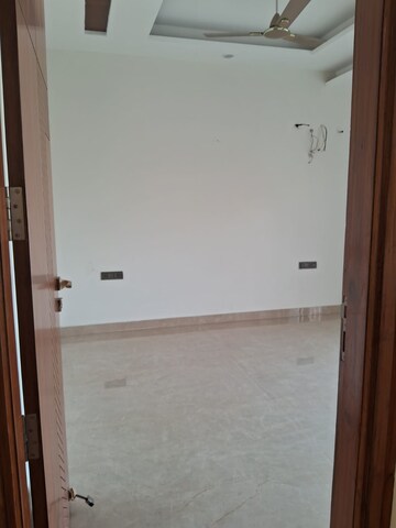 Master Bedroom in 4 BHK Builder Floor at Sector 81 – for Rent