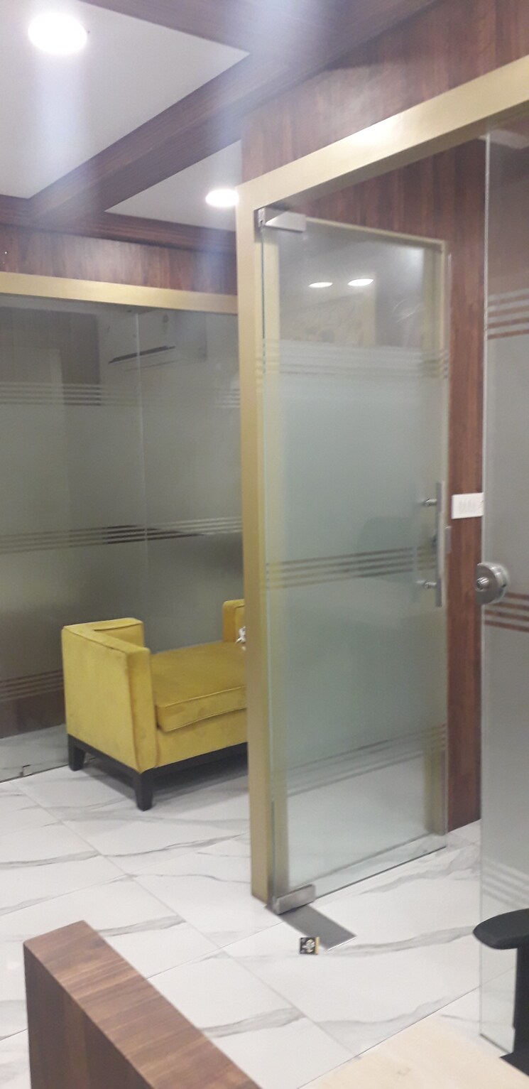 Bathroom, netaji subhash place Commercial Office Space 600 Sq.Ft. In Netaji Subhash Place Delhi 8762002