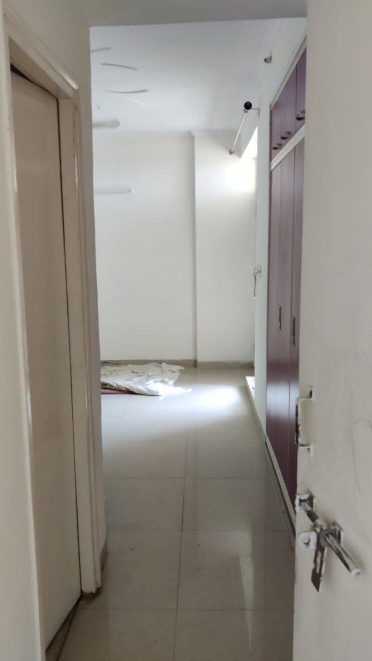 Master Bedroom, green-power-society 3 Bedroom 1850 Sq.Ft. Apartment In Sector 75 Faridabad 8762034