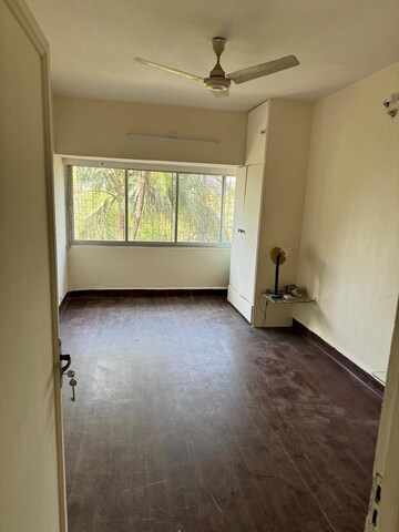 Room in 2 BHK Apartment at Nirman Kutir, Yari Road – for Rent