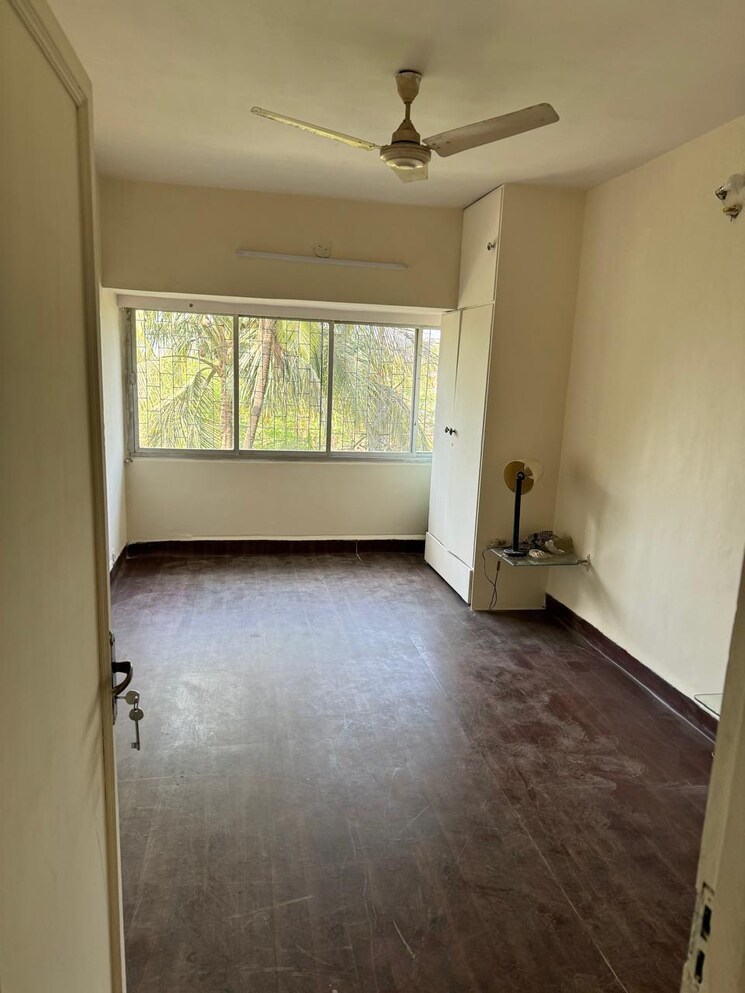 Room, nirman-kutir 2 Bedroom 750 Sq.Ft. Apartment In Yari Road Mumbai 8762080