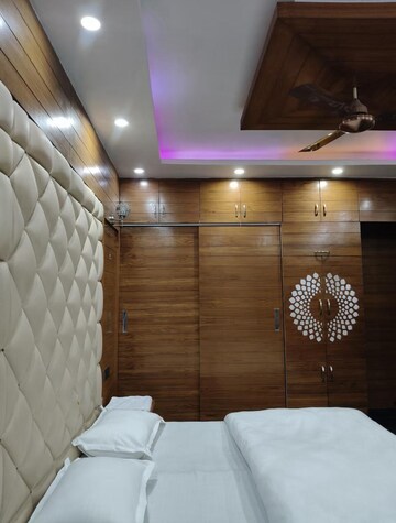Furnished Amenities in 4 BHK Builder Floor at Greater Kailash I – for Rent