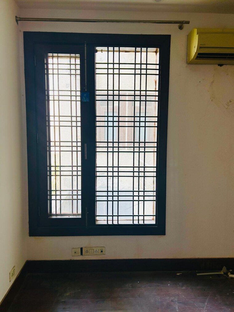 Room, jasola 4 Bedroom 300 Sq.Yd. Builder Floor In Jasola Delhi 8762093