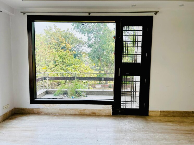 Room, jasola 4 Bedroom 300 Sq.Yd. Builder Floor In Jasola Delhi 8762093
