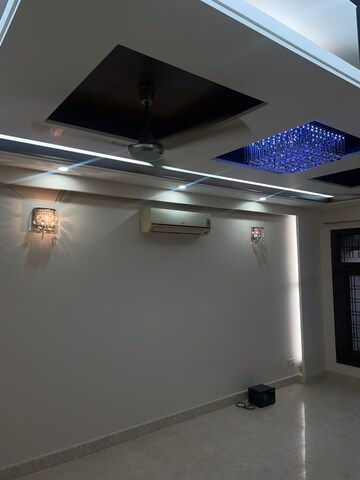 Furnished Amenities in 3 BHK Builder Floor at Greater Kailash I – for Rent