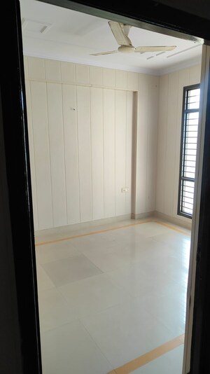 Room in 2 BHK Apartment at Khandari Road – for Sale