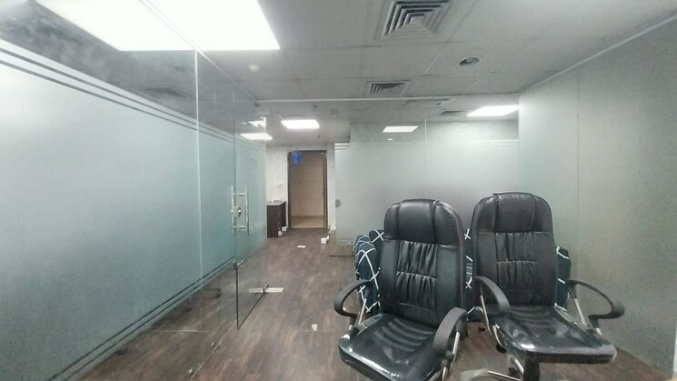  Parking, netaji subhash place Commercial Office Space 900 Sq.Ft. In Netaji Subhash Place Delhi 8762109