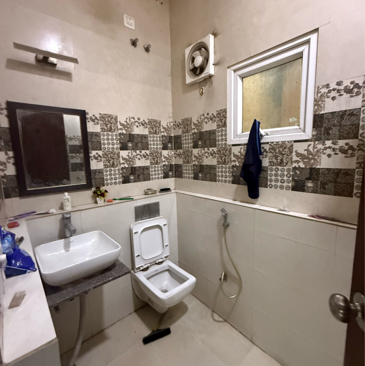 Attached Bathroom, kalkaji 1.5 Bedroom 1250 Sq.Ft. Builder Floor In Kalkaji Delhi 8762124