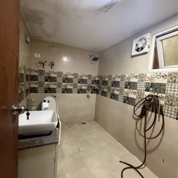 Attached Bathroom in 1.5 BHK Builder Floor at Kalkaji – for Rent