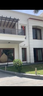 5 BHK + Servant Room 10000 Sq.Ft. Independent House in Vasant Kunj