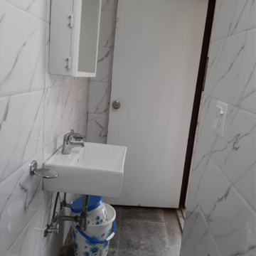 Bathroom in 1.5 BHK Builder Floor at Kalkaji – for Rent