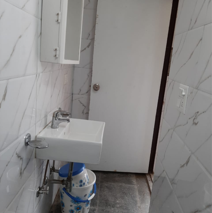 Bathroom, kalkaji 1.5 Bedroom 1200 Sq.Ft. Builder Floor In Kalkaji Delhi 8762135