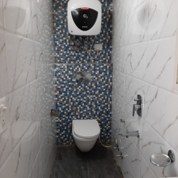 Bathroom in 1.5 BHK Builder Floor at Kalkaji – for Rent