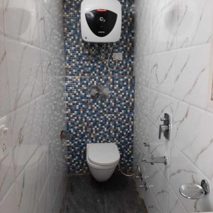 Bathroom, kalkaji 1.5 Bedroom 1200 Sq.Ft. Builder Floor In Kalkaji Delhi 8762135