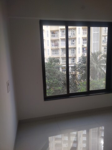 Room in 1.5 BHK Apartment at Drushti Sapphire, Ghatkopar East – for Rent