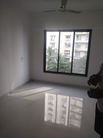 Room in 1.5 BHK Apartment at Drushti Sapphire, Ghatkopar East – for Rent