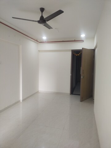 Room in 1.5 BHK Apartment at Drushti Sapphire, Ghatkopar East – for Rent
