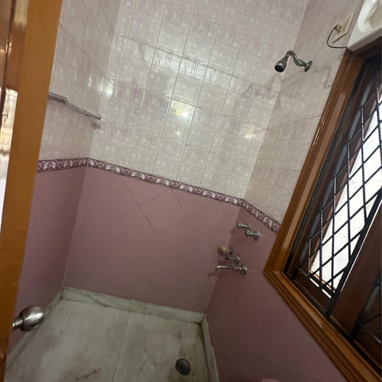 Bathroom, greater kailash i 3 Bedroom 1850 Sq.Ft. Builder Floor In Greater Kailash I Delhi 8762149