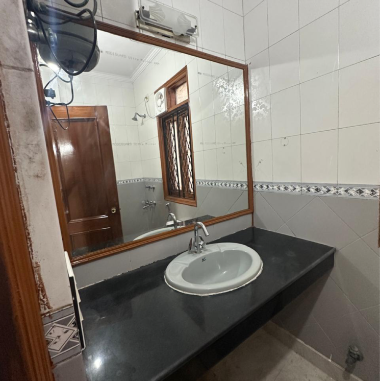 Bathroom, greater kailash i 3 Bedroom 1850 Sq.Ft. Builder Floor In Greater Kailash I Delhi 8762149