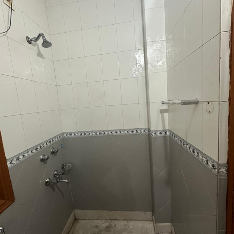 Bathroom, greater kailash i 3 Bedroom 1850 Sq.Ft. Builder Floor In Greater Kailash I Delhi 8762149