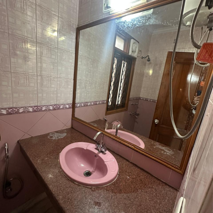 Bathroom, greater kailash i 3 Bedroom 1850 Sq.Ft. Builder Floor In Greater Kailash I Delhi 8762149