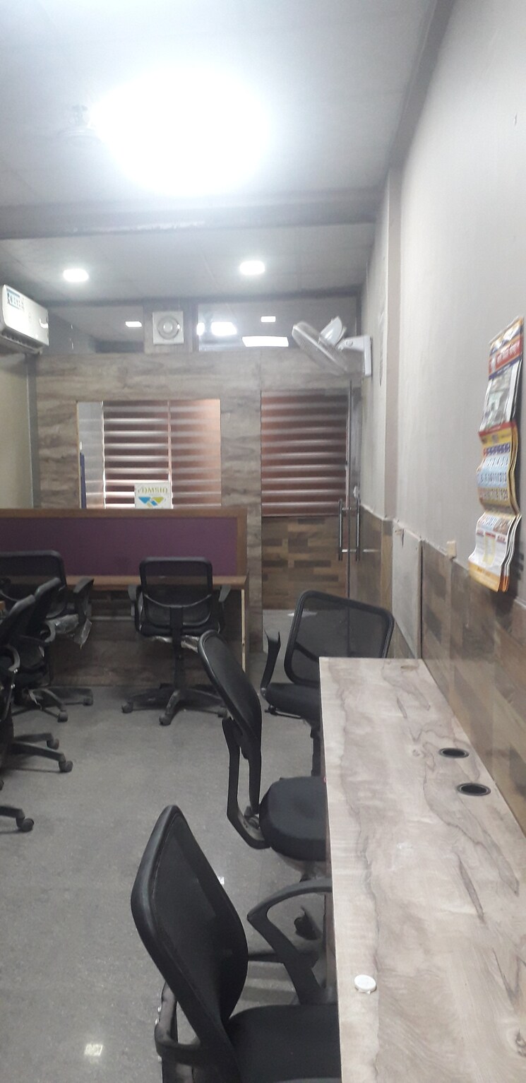 Team Area, netaji subhash place Commercial Office Space 400 Sq.Ft. In Netaji Subhash Place Delhi 8762159