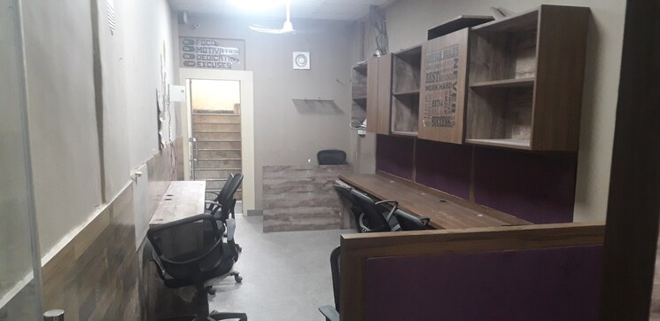 Team Area, netaji subhash place Commercial Office Space 400 Sq.Ft. In Netaji Subhash Place Delhi 8762159