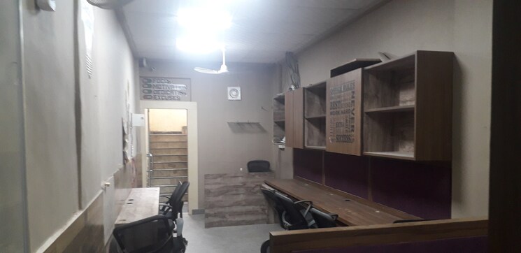 Living Room, netaji subhash place Commercial Office Space 400 Sq.Ft. In Netaji Subhash Place Delhi 8762159