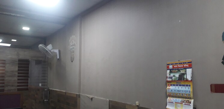 Room, netaji subhash place Commercial Office Space 400 Sq.Ft. In Netaji Subhash Place Delhi 8762159